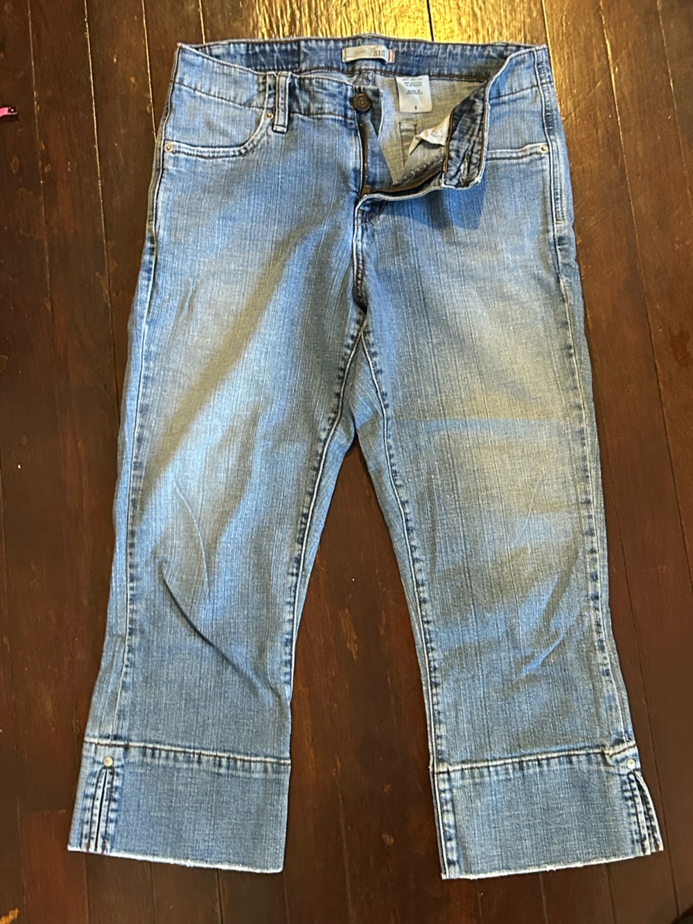 Levi’s Women’s Blue Light Wash Capri Jeans Cuffed Stretch Low Rise Sz 6